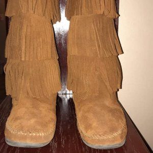 Minnetonka seude moccasin boots